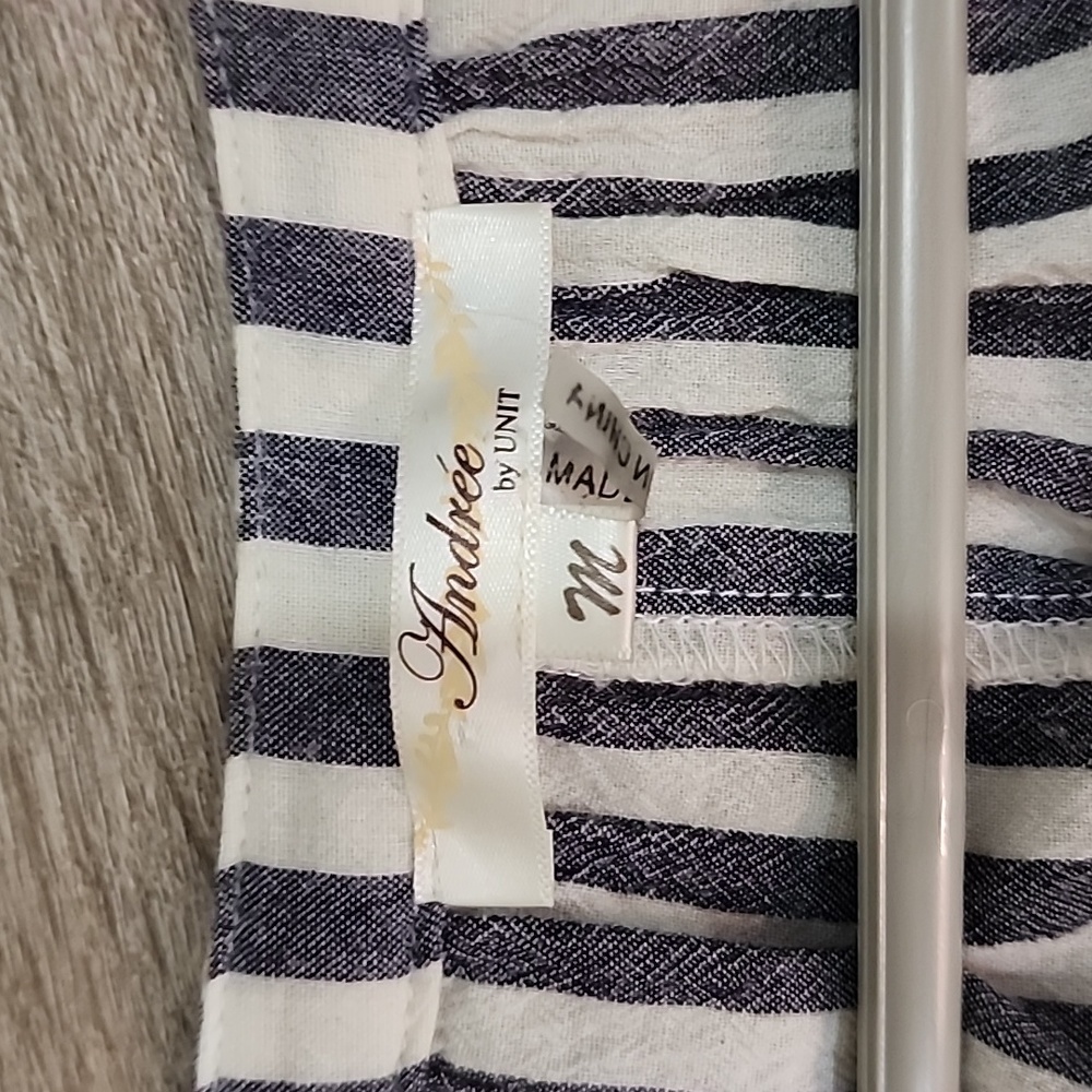 Andre By Unit Embroidered Top NWOT - Picture 7 of 8